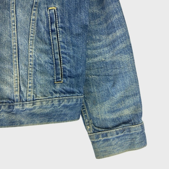 Levi’s Classic Denim Jacket in Dark Blue Wash - Picture 4 of 13